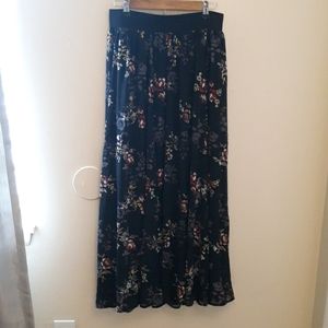 Torrid maxi skirt size 00 (M, 10)